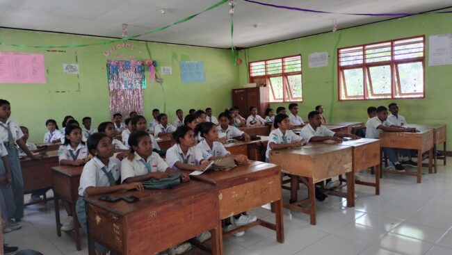 Siswa-siswi SMA Negeri 2 Fatuleu Barat - Kab. Kupang, sedang mengikuti sosialisasi Tes Kemampuan Akademik dari sekolah